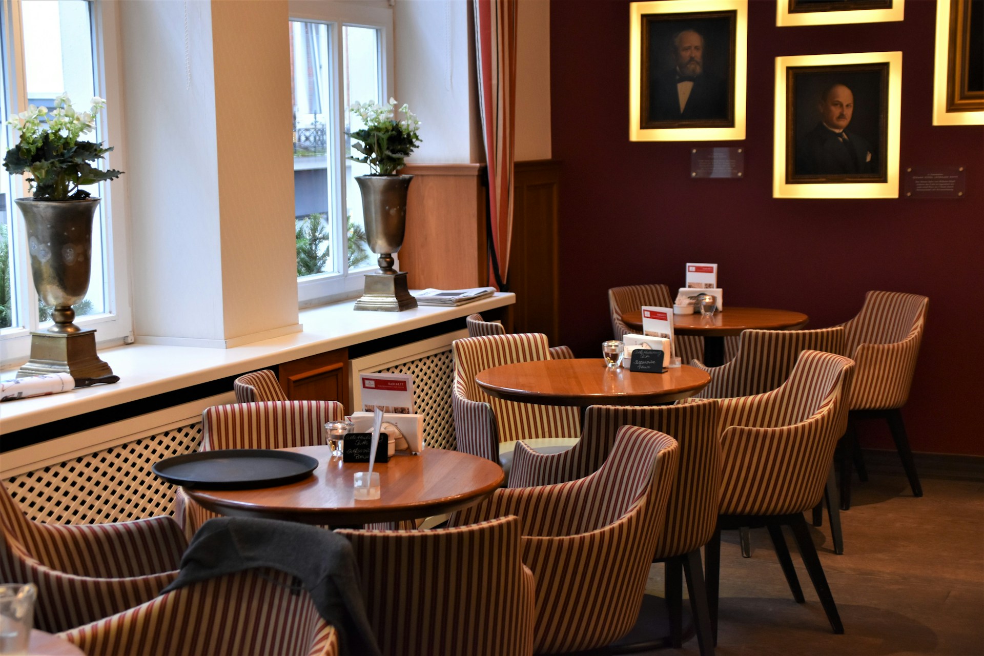 Restaurant upholstery showcasing a modern booth in Hollywood, FL dining space.